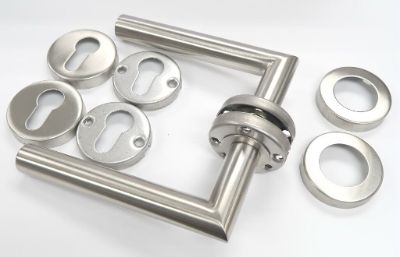 Deurkruk met rozetten, RVS (recht model), stift 120 mm