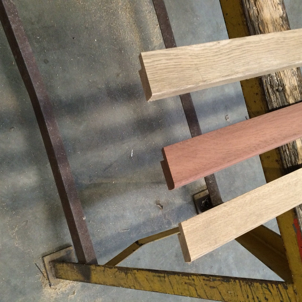 Massief Eiken plint 19 x 60 mm. Grijs geolied.