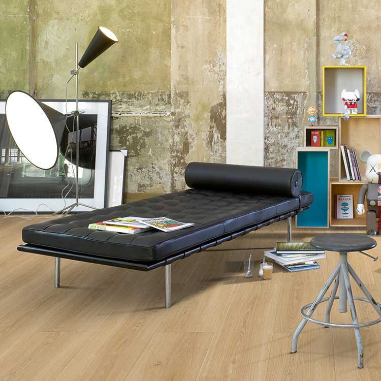 Douwes Dekker Brede plank Kamille, eiken naturel geborsteld met velling