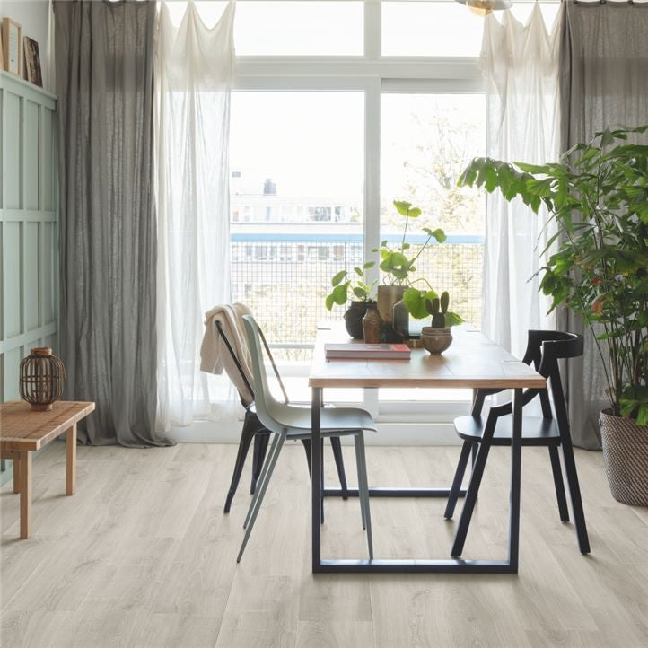 Quick-Step Geborstelde Eik Grijs ( 2,048 m² per pak)