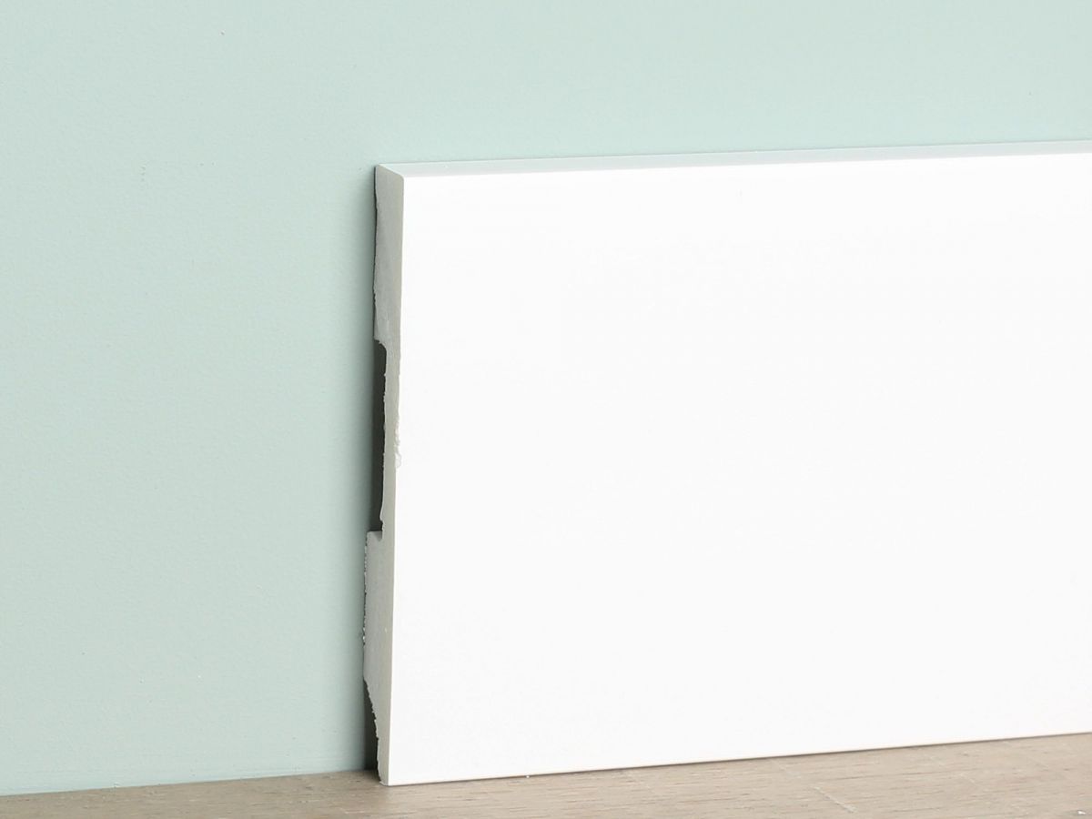 Watervaste kunststof plint recht wit 15x120mm 2,4 meter