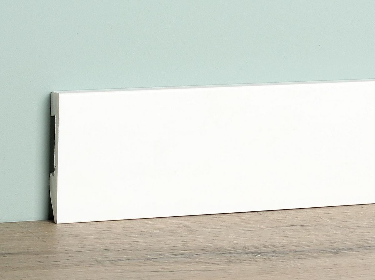 Watervaste kunststof plint recht wit 15x80mm 2,4 meter