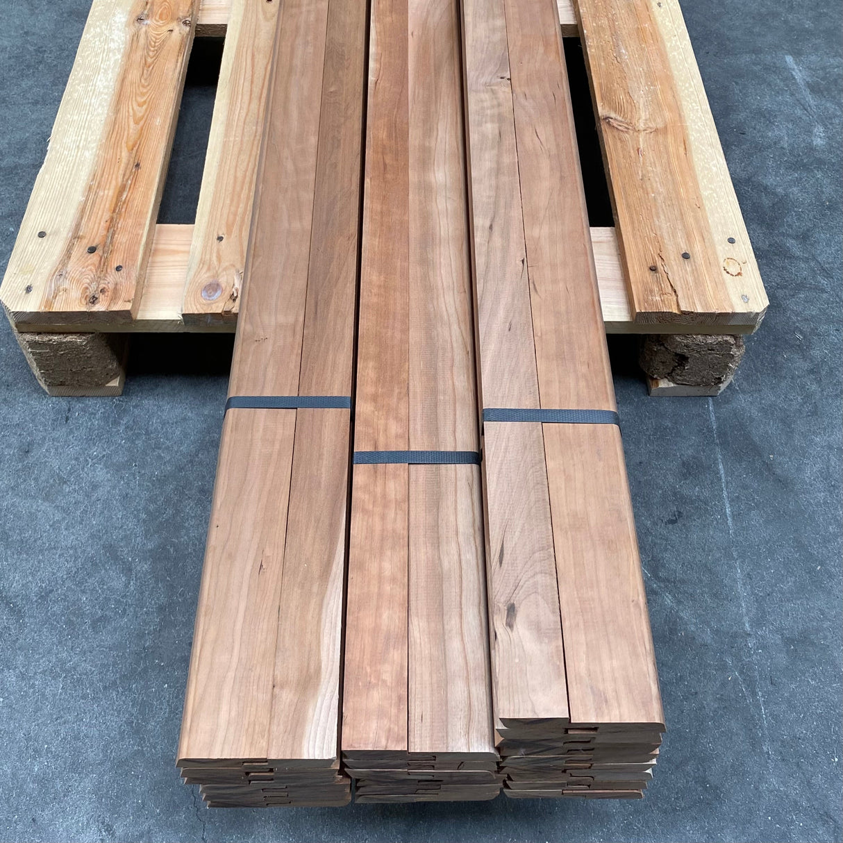 Massief Amerikaans Kersen plint 19 x 60 mm.