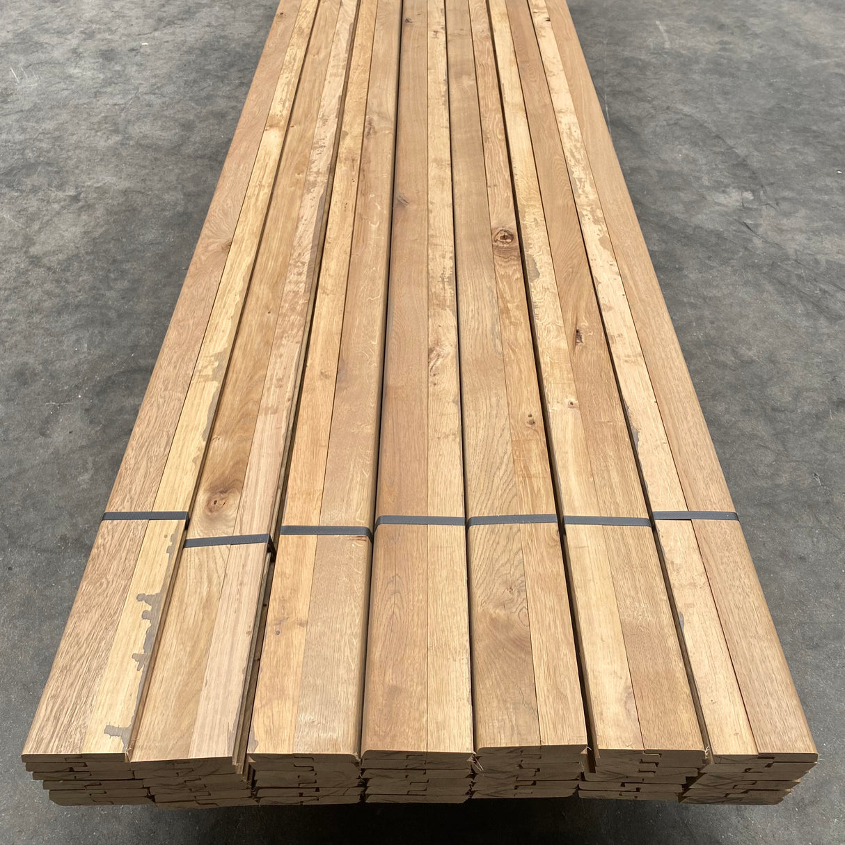 Massief Eiken plint 19 x 60 mm. Grijs geolied.