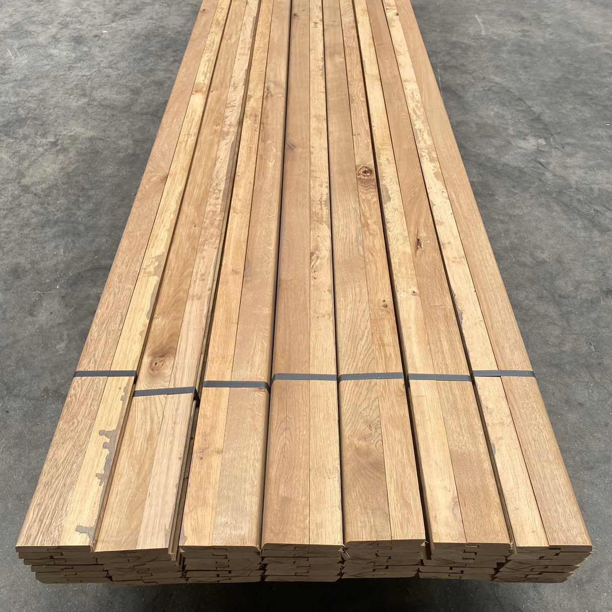 Massief Eiken plint 19 x 60 mm. Grijs geolied.