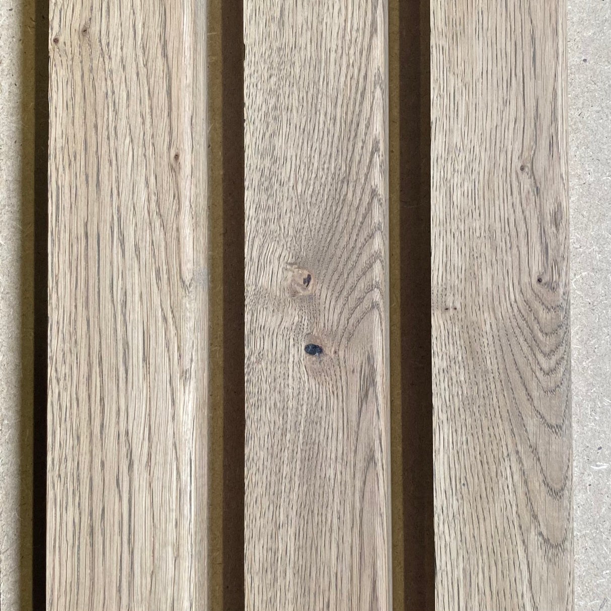 Massief Eiken plint 19 x 60 mm. Grijs geolied.