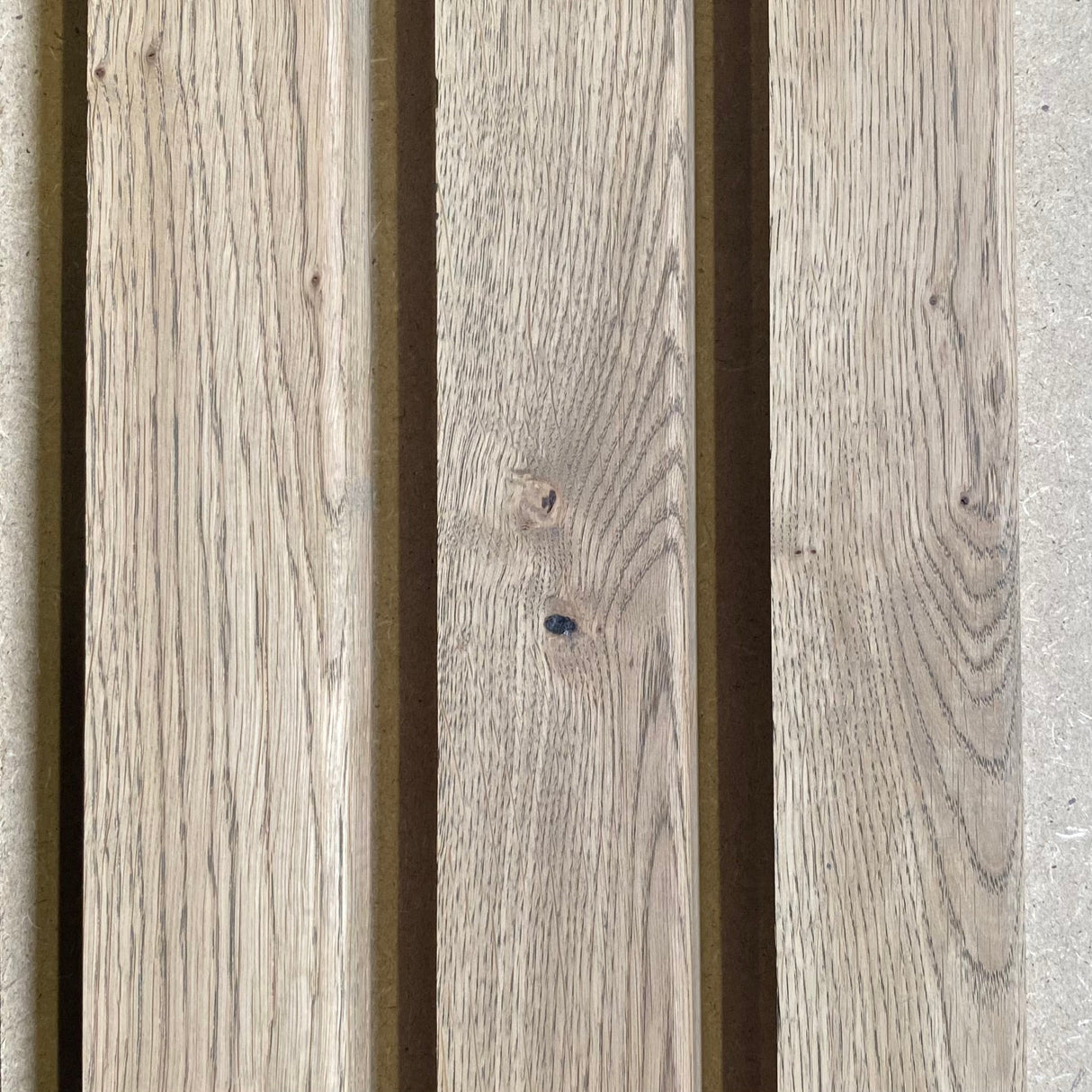 Massief Eiken plint 19 x 60 mm. Grijs geolied.