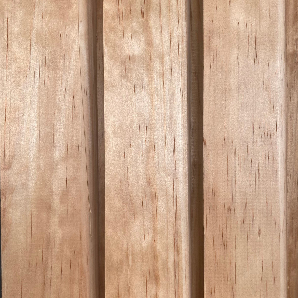 Massief Pitch Pine plint 19 x 60 mm.