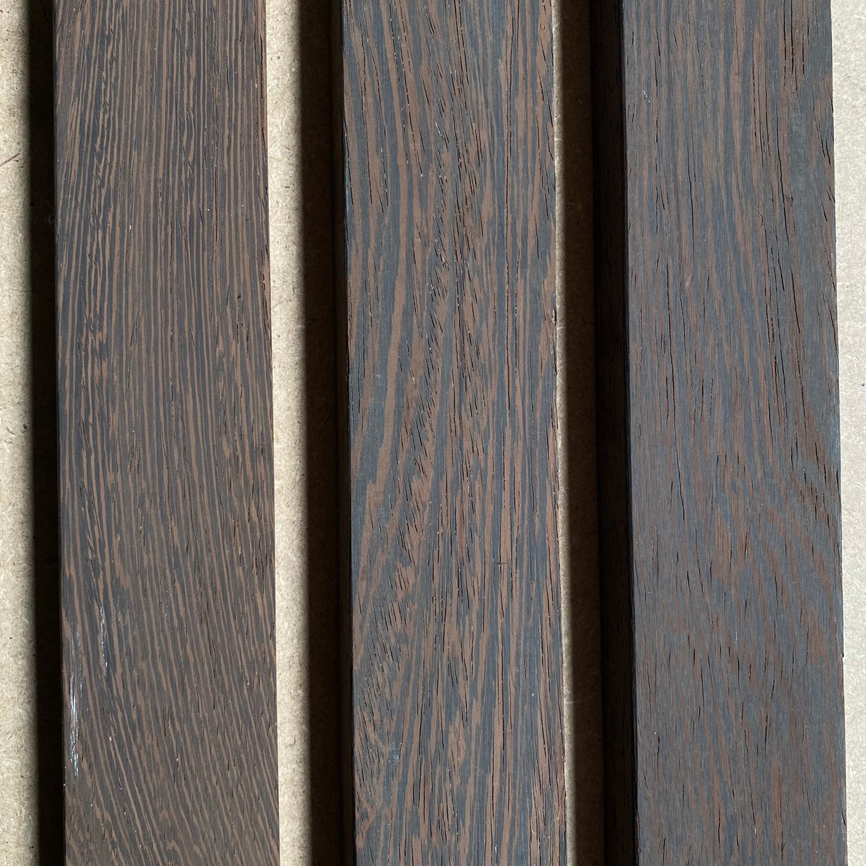 Massief Wengé plint 19 x 60 mm.