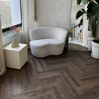 DFD Smoked Oak Dark plak Visgraat (PVC) 2,5mm x15,24cm x 60,96cm