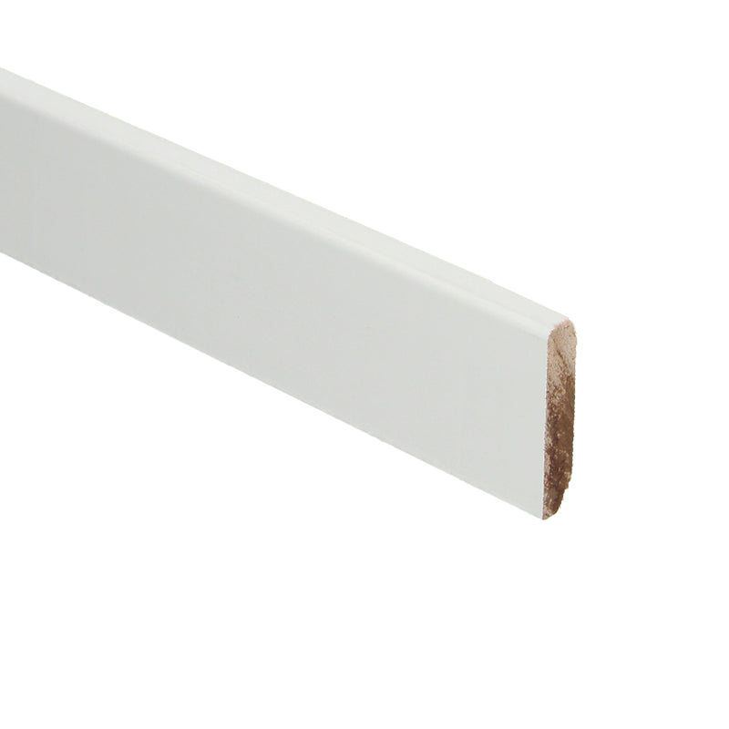 Meranti plint recht 55x10 mm wit gegrond ( per 2,42 m1)