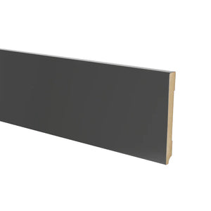 MDF plint gegrond en zwart (RAL 9005) voorgelakt