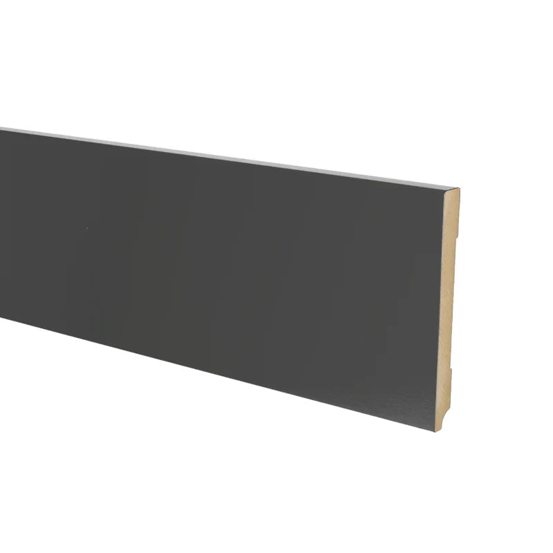 MDF plint gegrond en zwart (RAL 9005) voorgelakt